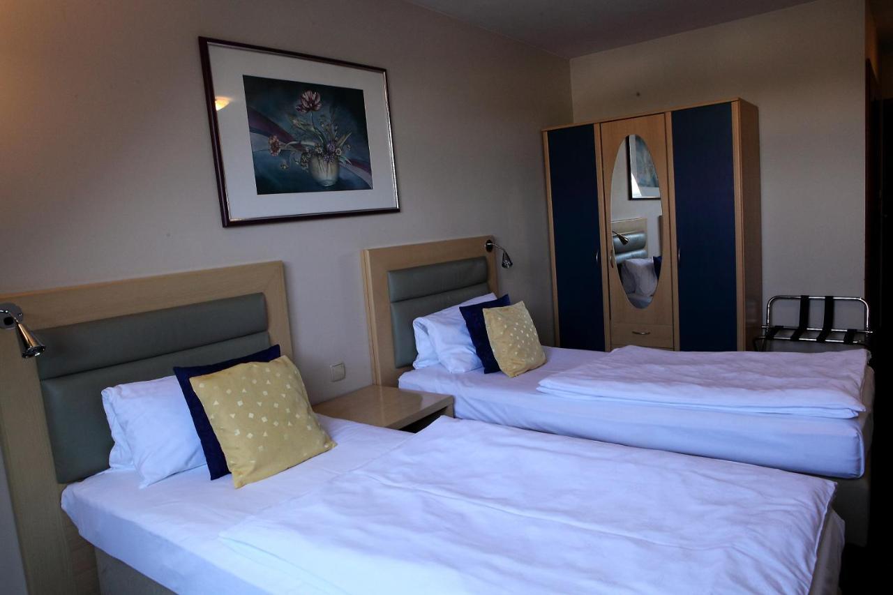 Katrina Apart otel Ostrzeszów Dış mekan fotoğraf