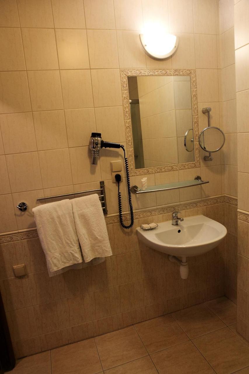 Katrina Apart otel Ostrzeszów Dış mekan fotoğraf