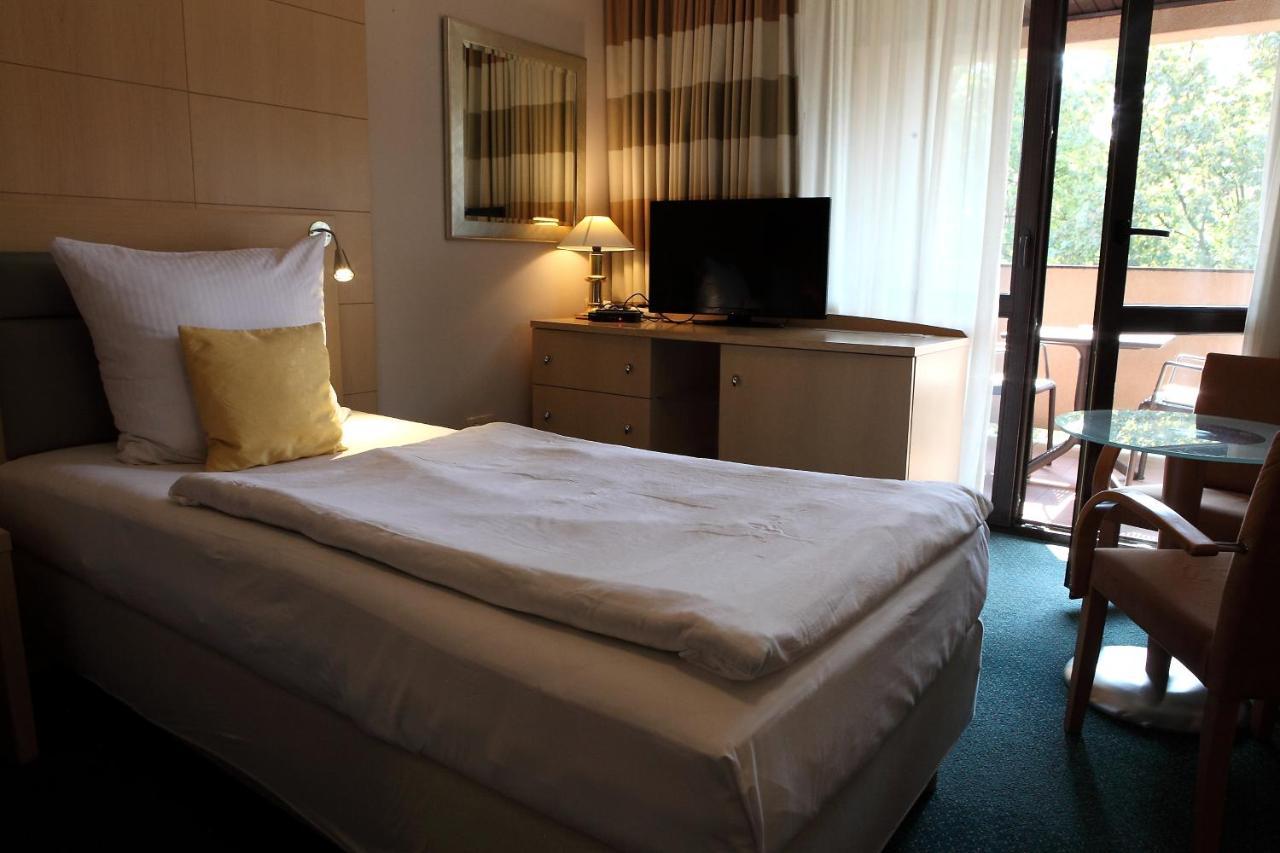 Katrina Apart otel Ostrzeszów Dış mekan fotoğraf